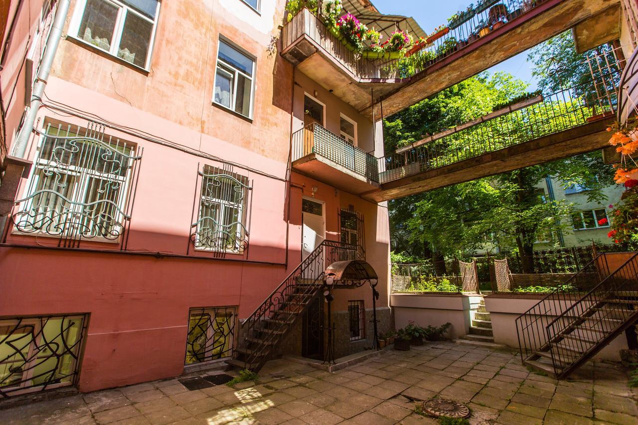 Luxury Central Two Bedroom Apartment Lviv Eksteriør billede